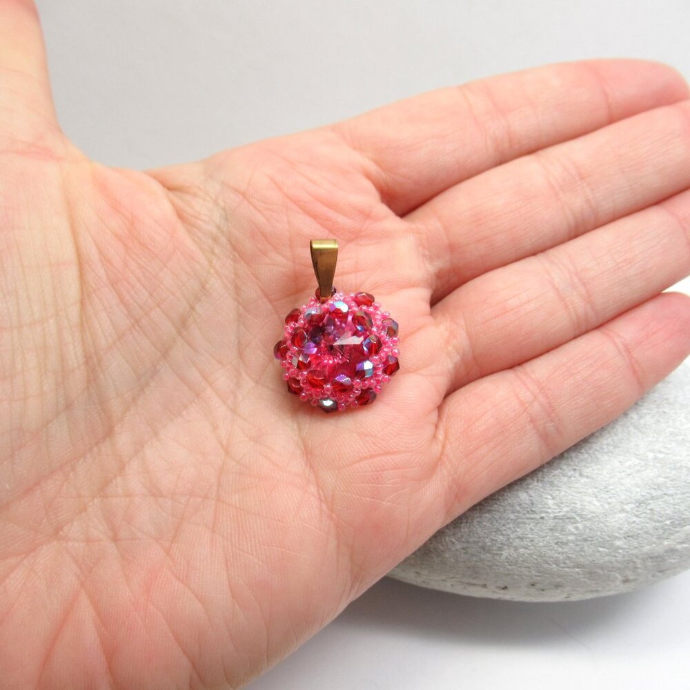 Handmade Rivoli Pendant - Picture 9 of 10